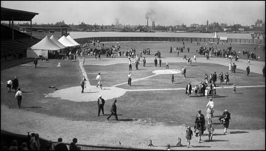 Hanlan's Point baselall stadium 1928  LAC.jpg