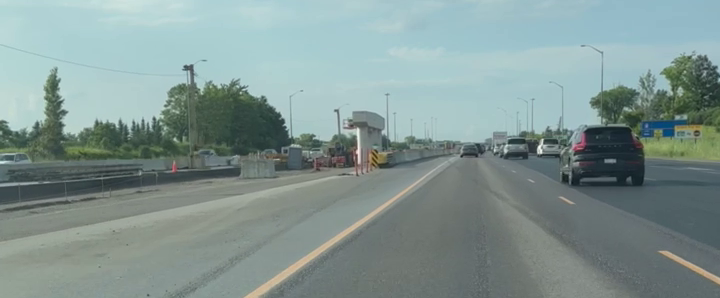 Highway 404 North of 16th Ave Pillars 1.png