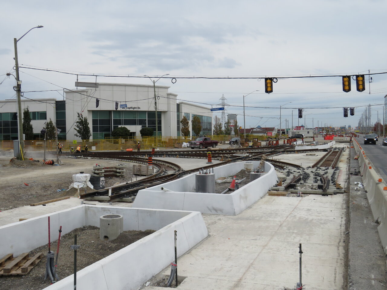 Hurontario_LRT_Topflight_wye_construction.JPG