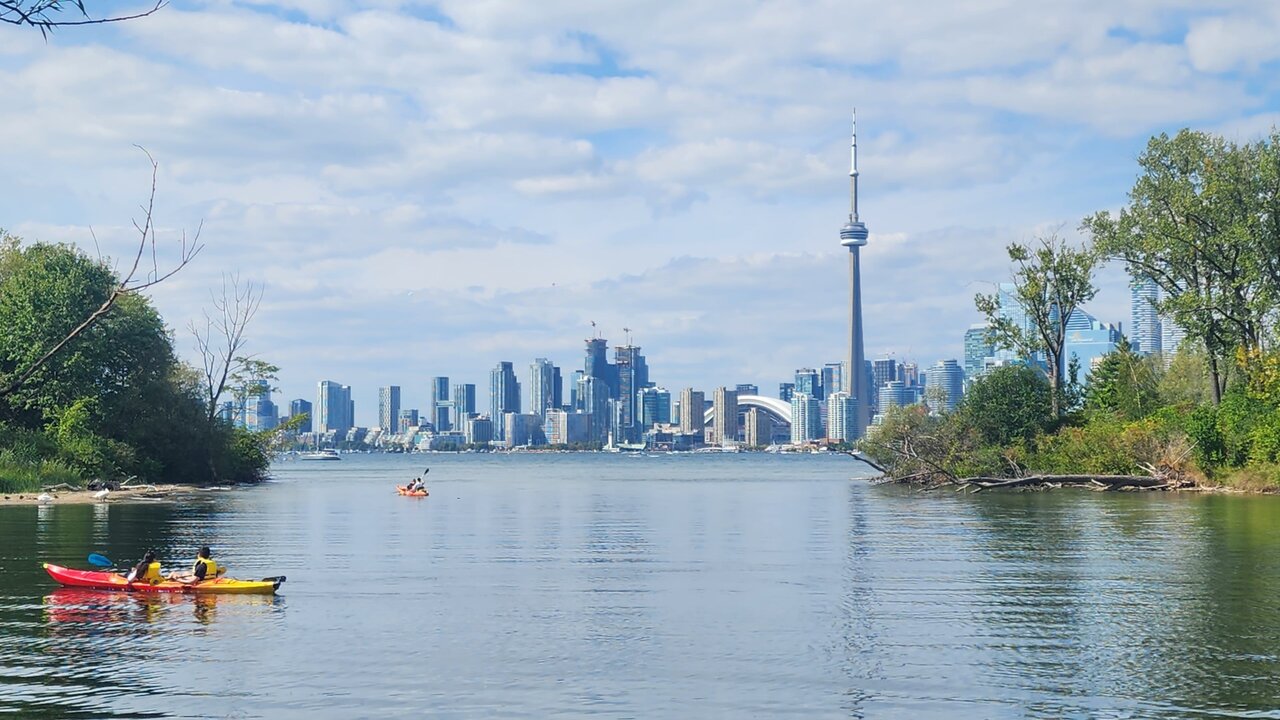 Kayak_Toronto_Skyline_Summer.jpg