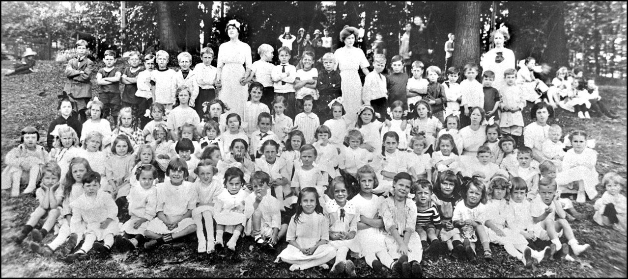 Kew Beach Public School group 1913 TPL.jpg