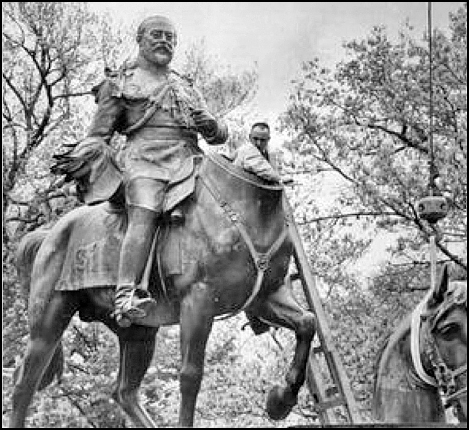 King Edward VII statue moved to Queens Park 1969-from India .jpg