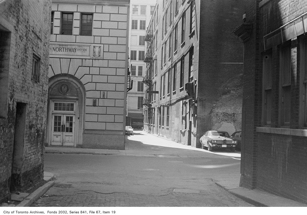 laneway between terauley and albert looking s 1972.jpg