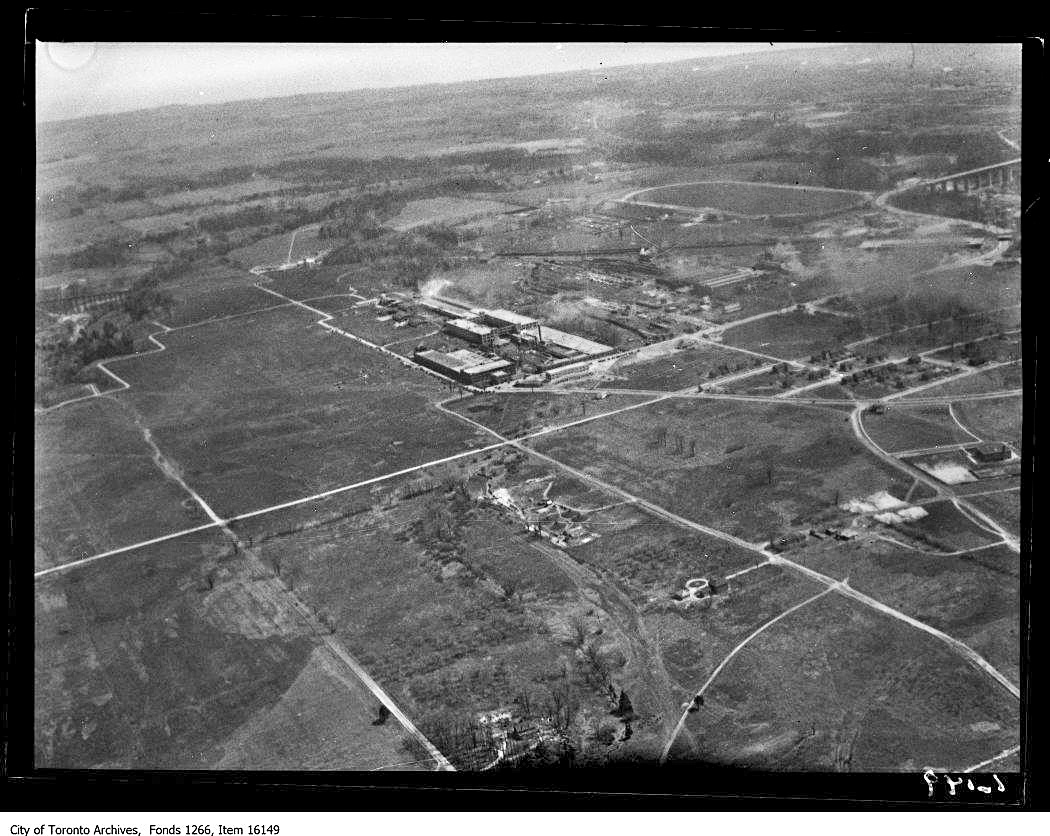 Leaside Aerodrome -1- from air 1929.jpg