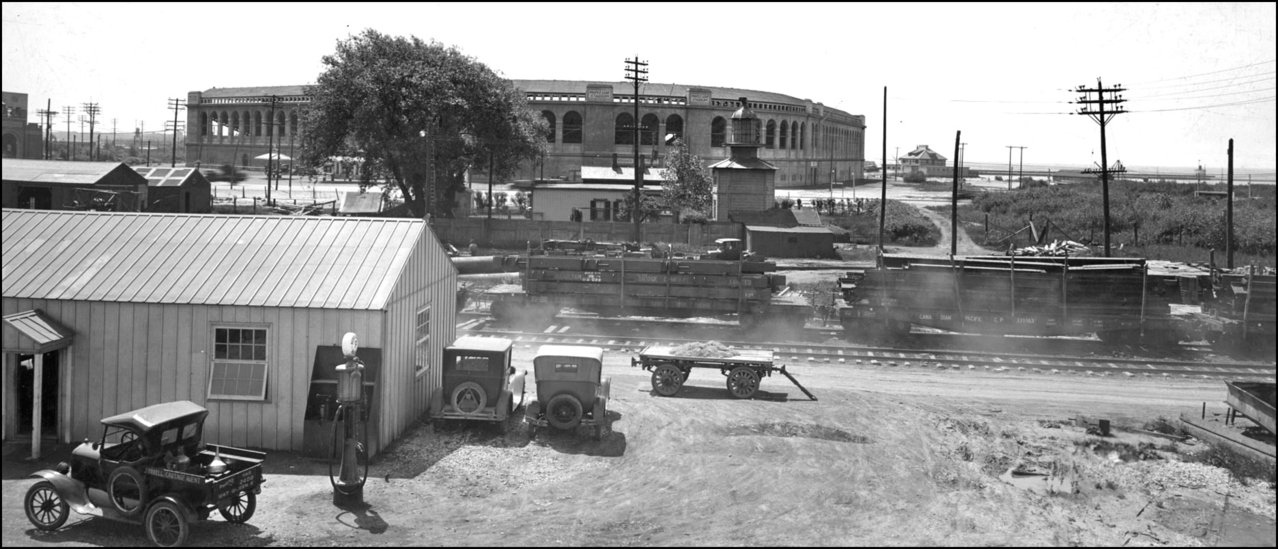 Lighthouse - Queen's Wharf - now on Fleet St. 1926 TPL.jpg