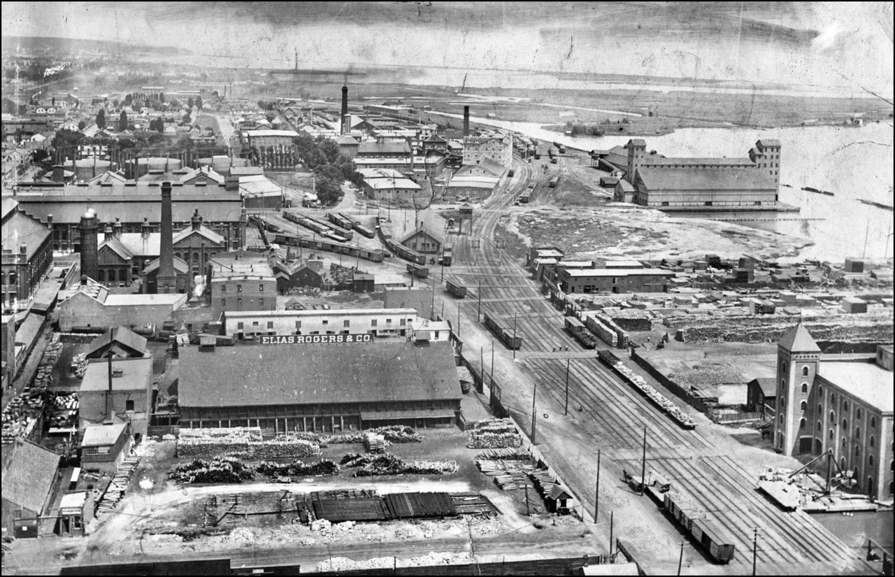 Looking east along Esplanade E. towards the Gooderham & Worts Distillery at Parliament St. 189...jpg