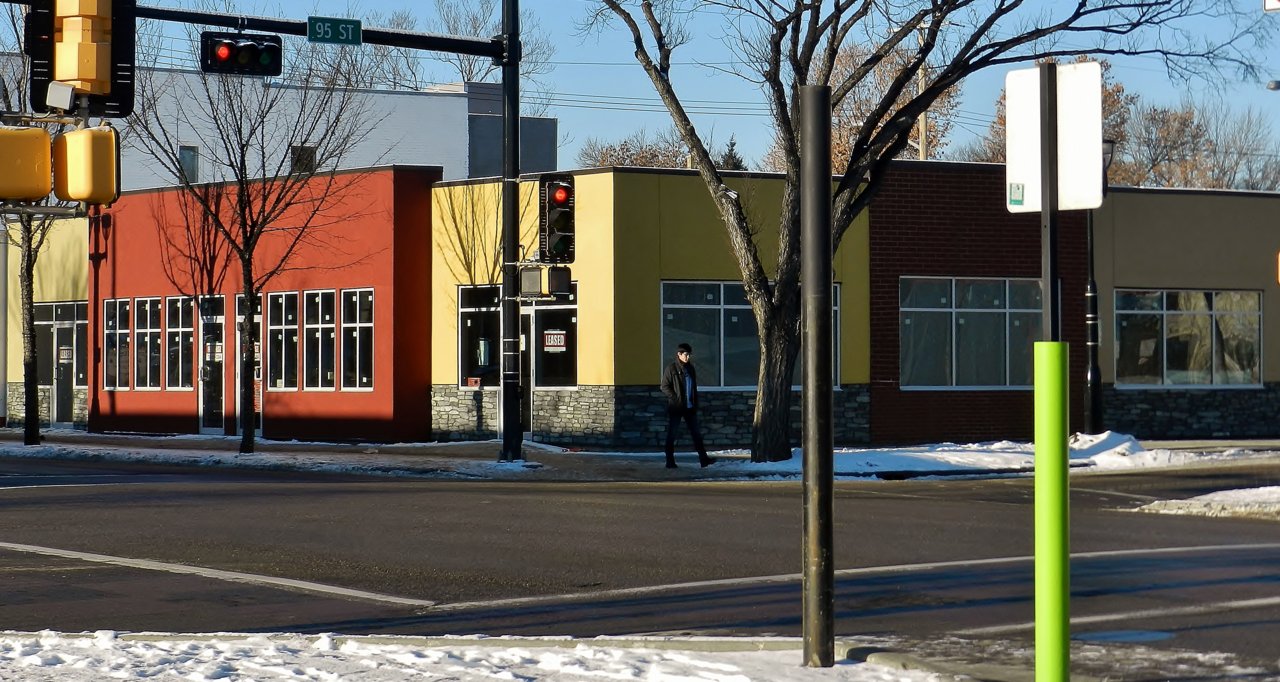 LRT 98ave Bridge, Quarters, 95 Ave open 2019-12-01 022.JPG