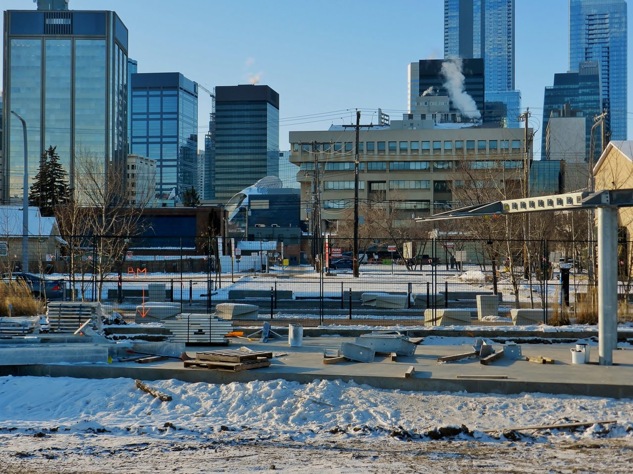 LRT 98ave Bridge, Quarters, 95 Ave open 2019-12-01 043.JPG