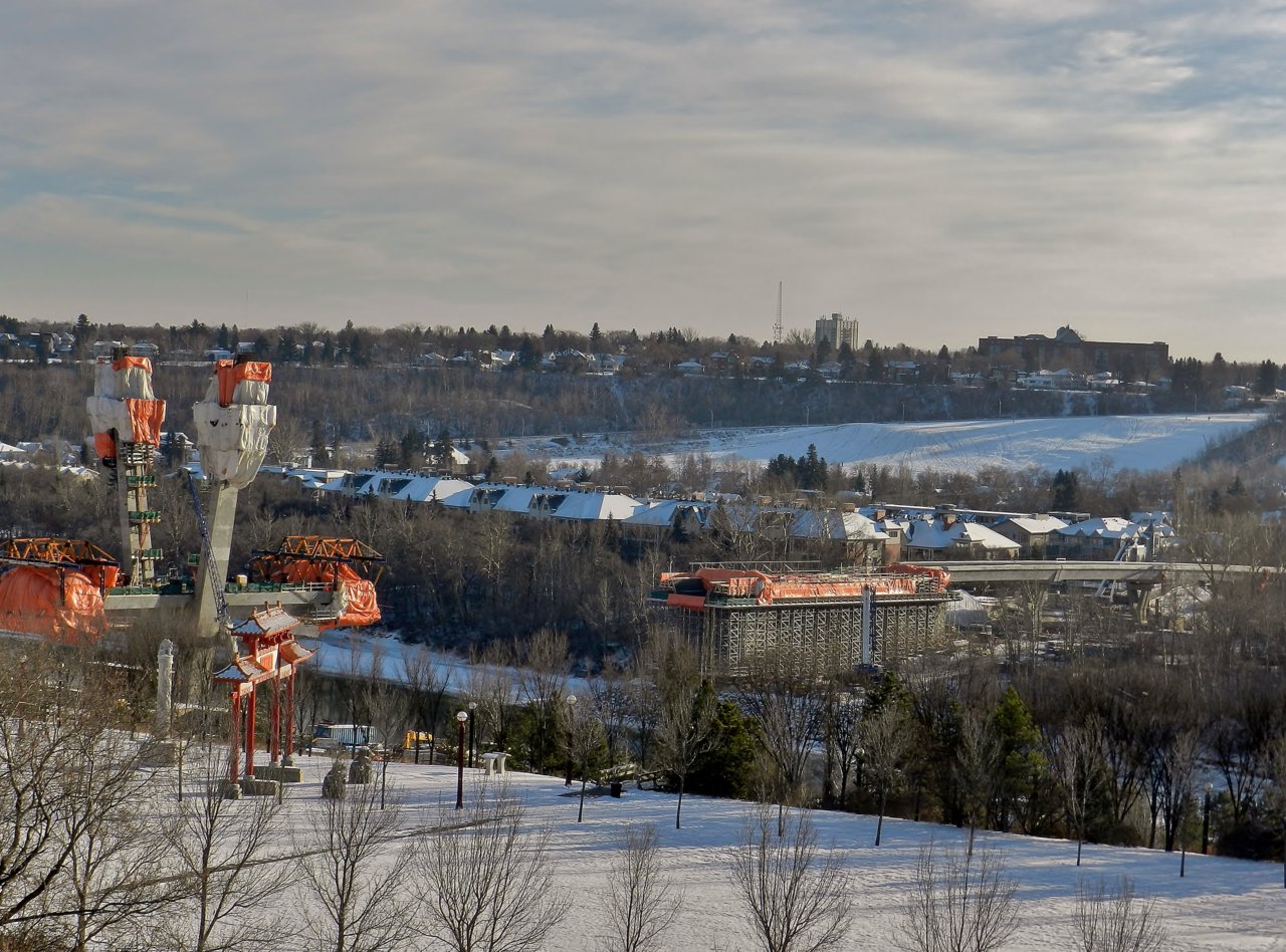 LRT 98ave Bridge, Quarters, 95 Ave open 2019-12-01 165.JPG