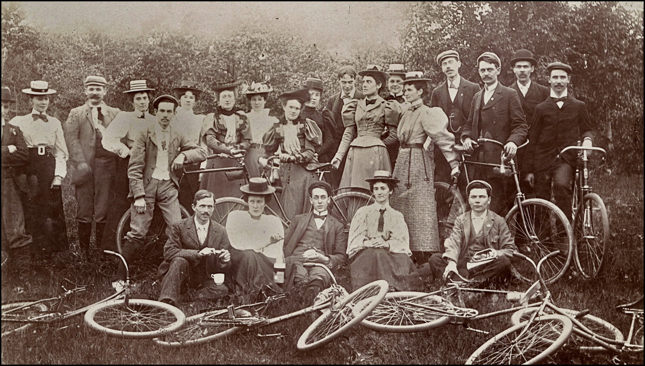 Metropolitan Methodist Church bicycle club 1897.jpg