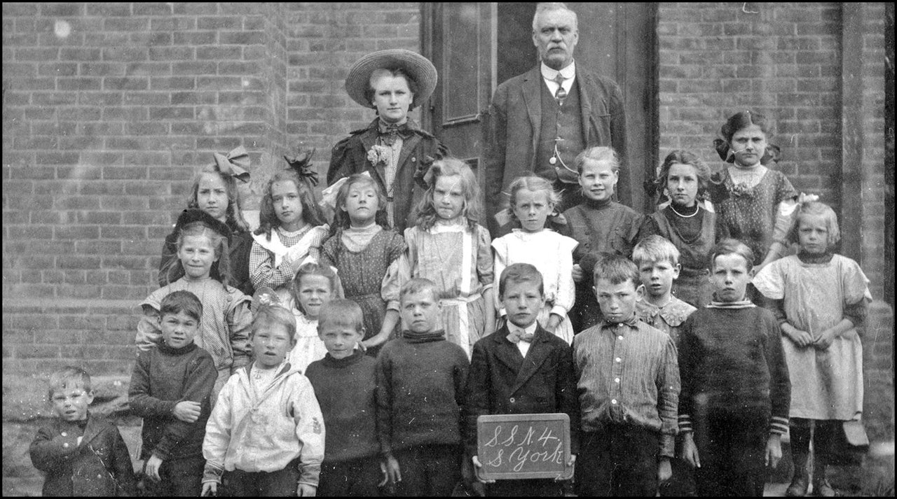 Mr. Harper's class Willowdale School c.1910.jpg
