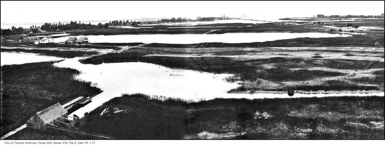 Panorama of Toronto Islands - view from lighthouse looking N:W.jpg