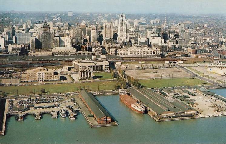 POSTCARD - TORONTO - DOWNTOWN AND WATERFRONT - AERIAL - c1960.jpg