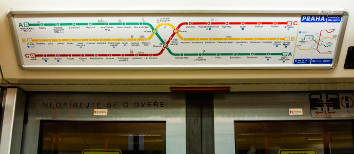 praga-metro-mapa-dentro-do-trem.jpg