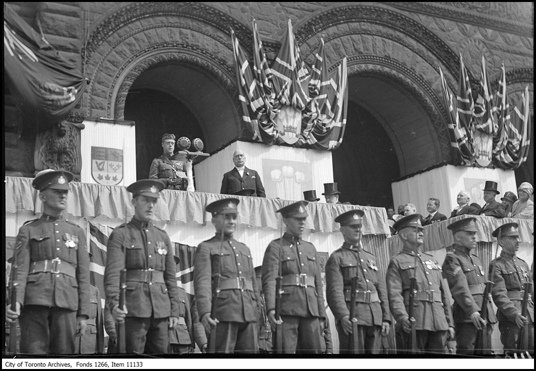 Prince of Wales at microphone City Hall Aug. 6 1927.jpg
