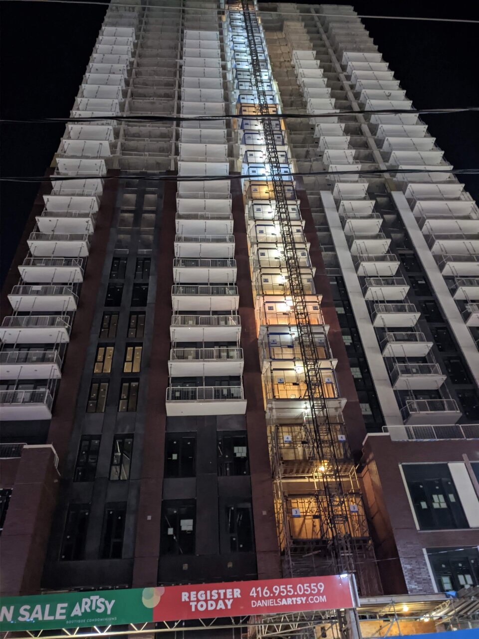 PXL_20220403_232754133.NIGHT.jpg