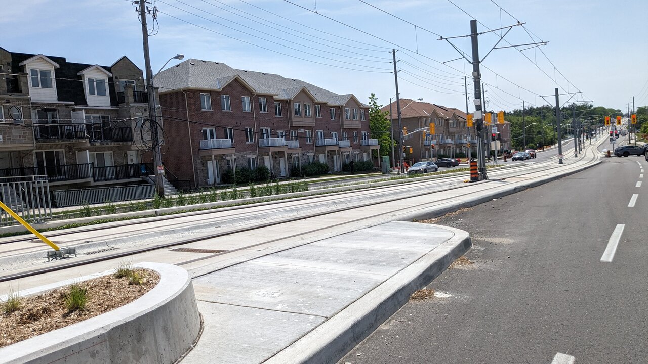 Example of an abrupt bump-out taper (east of Islington Ave)