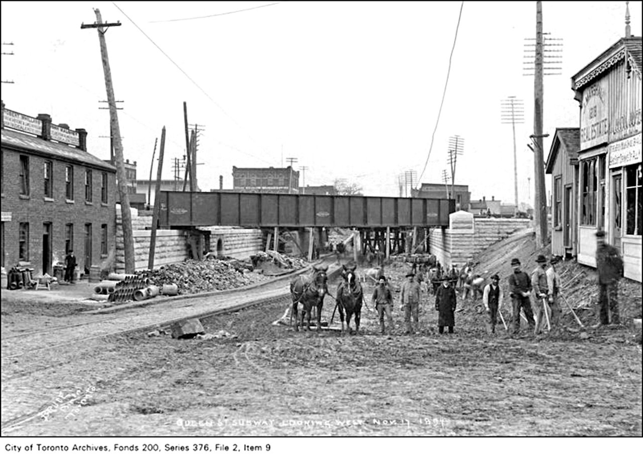 Queen St. W., looking W. 1897, towards Dufferin  CTA.jpg