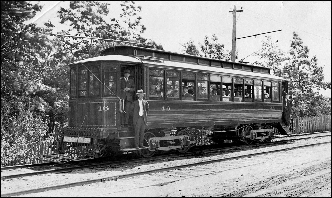 Radial car on Kingston Road, near Faircroft Blvd. (Stop 21) 1909 TPL.jpg