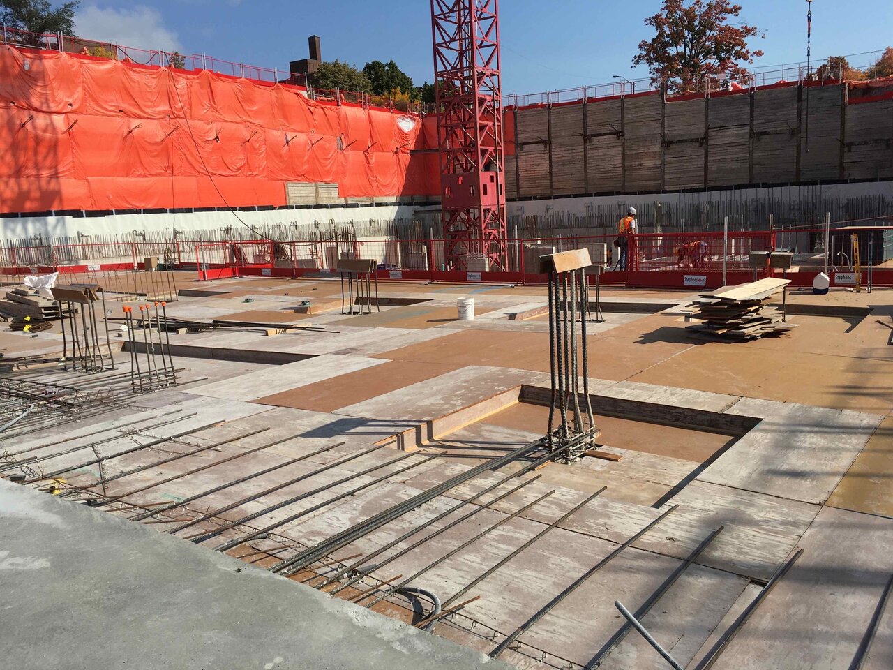 Ravine_decking&slabpouring_1.jpeg