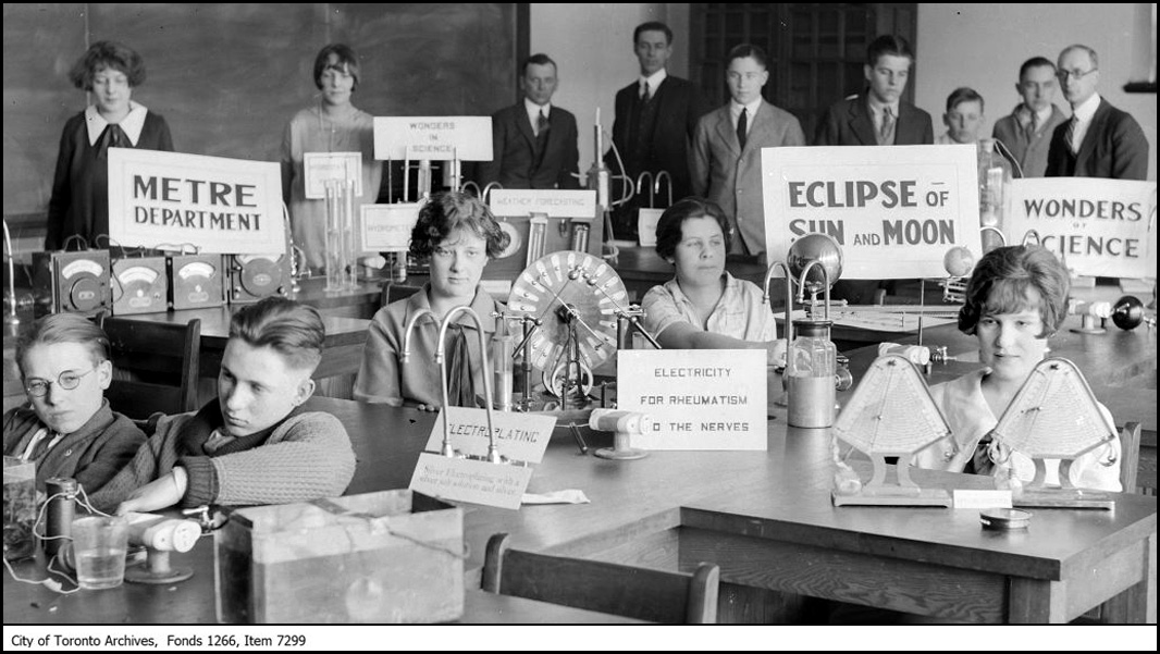 Riverdale Tech-science class 1926.jpg