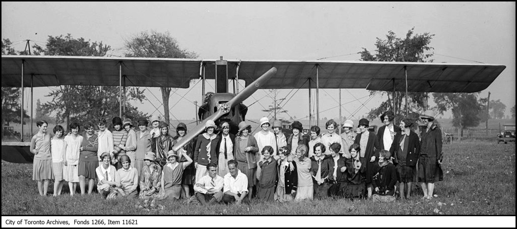 Roos aviation party 1927.jpg