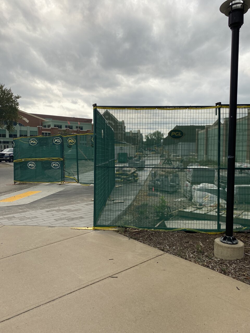 Sidewalk to Station.jpg