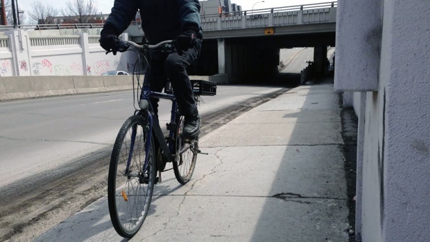 st-denis-underpass-cyclists-jpg.51608