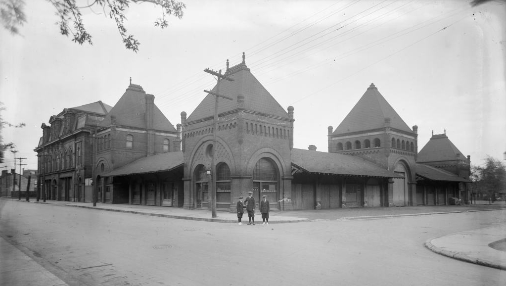 St_Andrews_Market_Toronto_1921.jpg