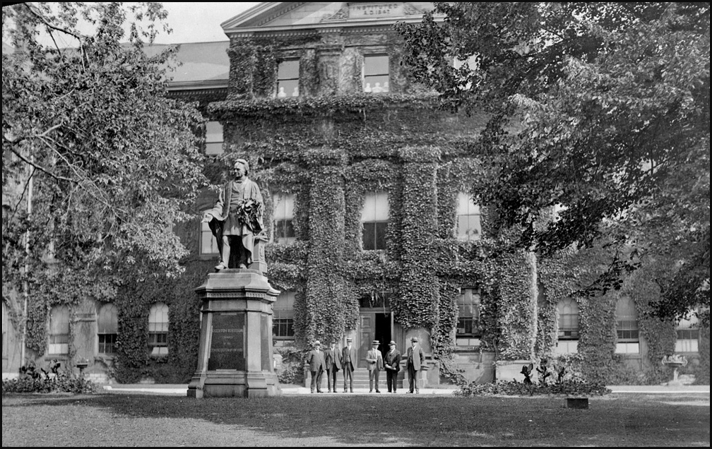 Statue of Edgerton Ryerson at Bond St. entrance 1925.jpg