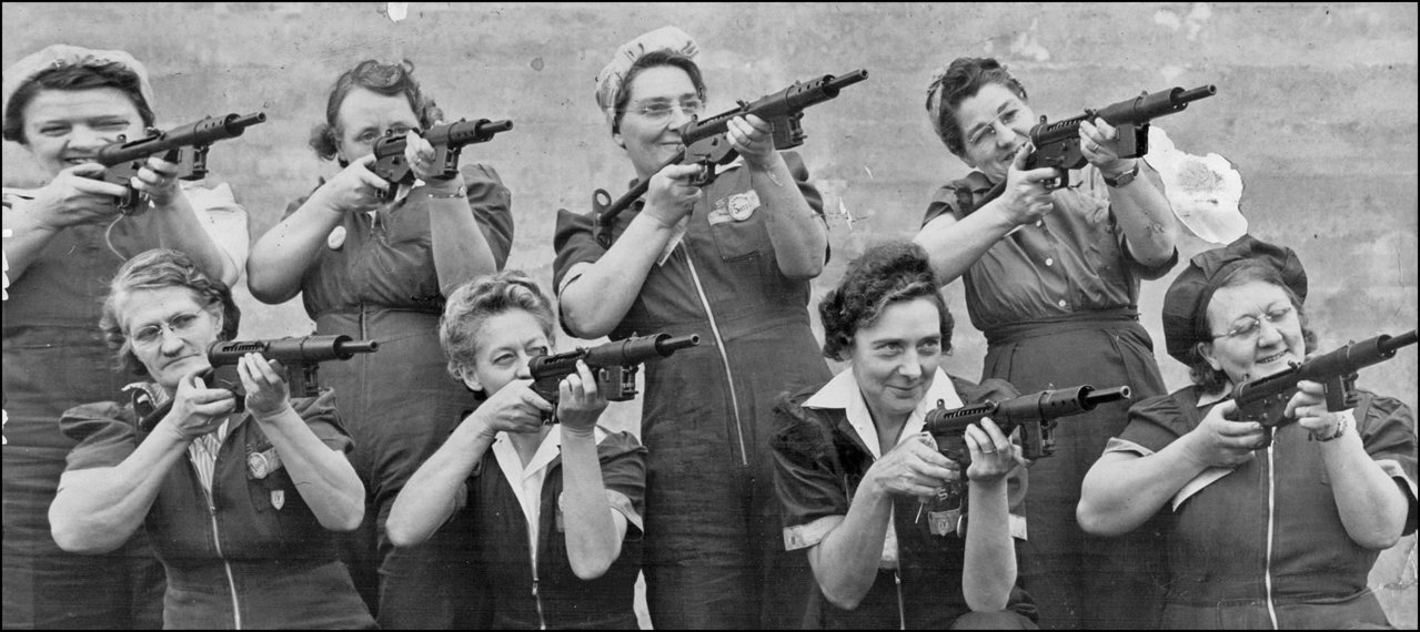 Sten guns 1943.jpg
