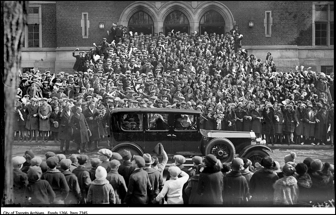 Students at Jarvis Collegiate welcome Lord Allenby 1929.jpg