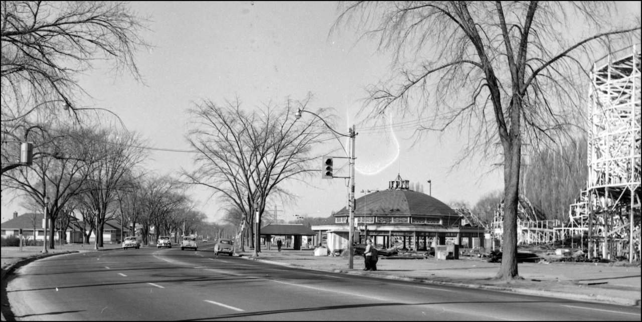 Sunnyside 1957 looking W. along Lake Shore Blvd. TPL.jpg