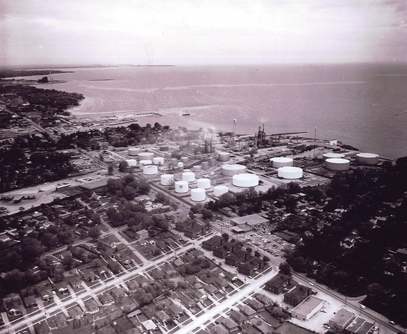 texaco_refinery_port_credit_c1960.jpg
