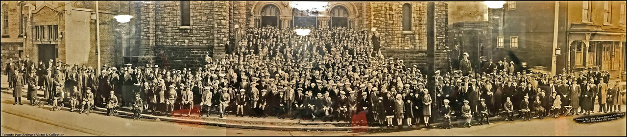 The congregation outside St Patrick’s in 1920s Toronto.jpg