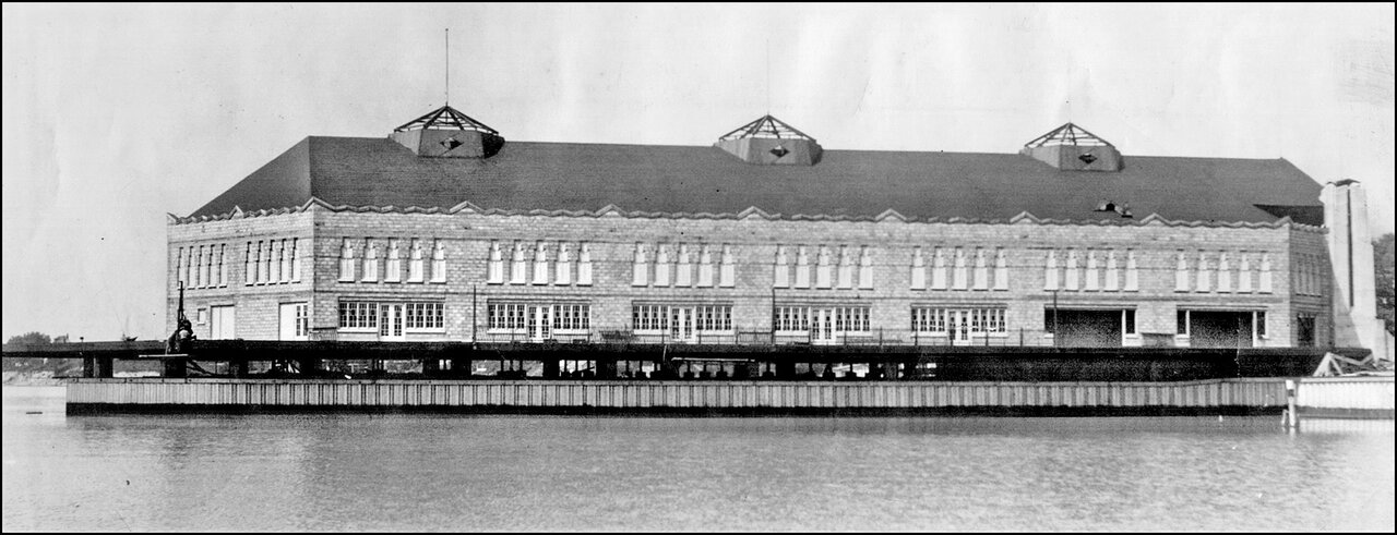 The Palace Pier at the mouth of the Humber. 1920   A court issued an order of foreclosure.  Th...jpg