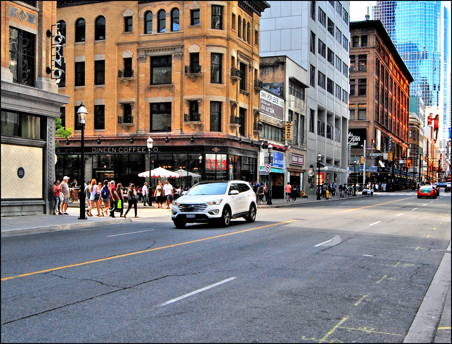 TN Yonge at Dineen Bldg. 2017.jpg