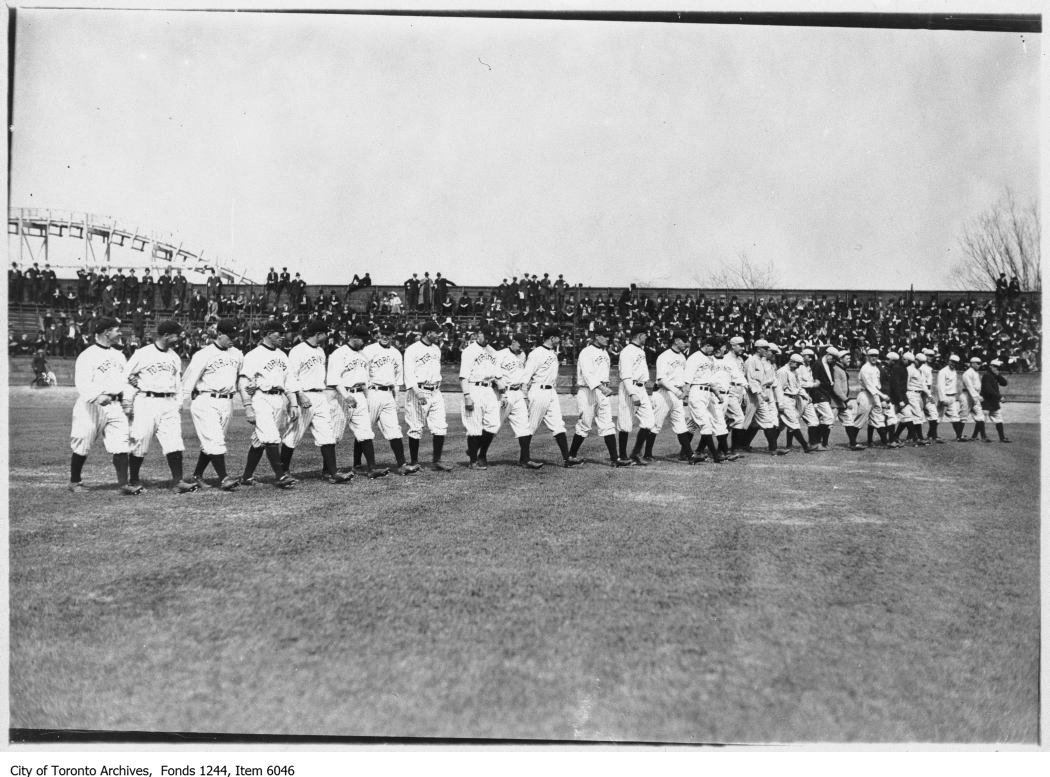 Toronto baseball team c.1910.jpg