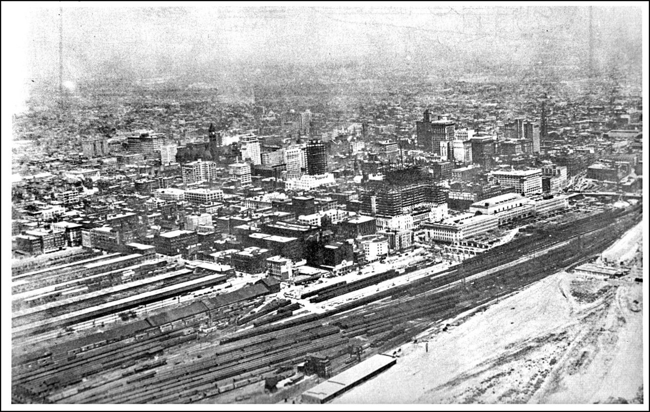 Toronto downtown 1928 Photo by Gordon Jarrett.jpg
