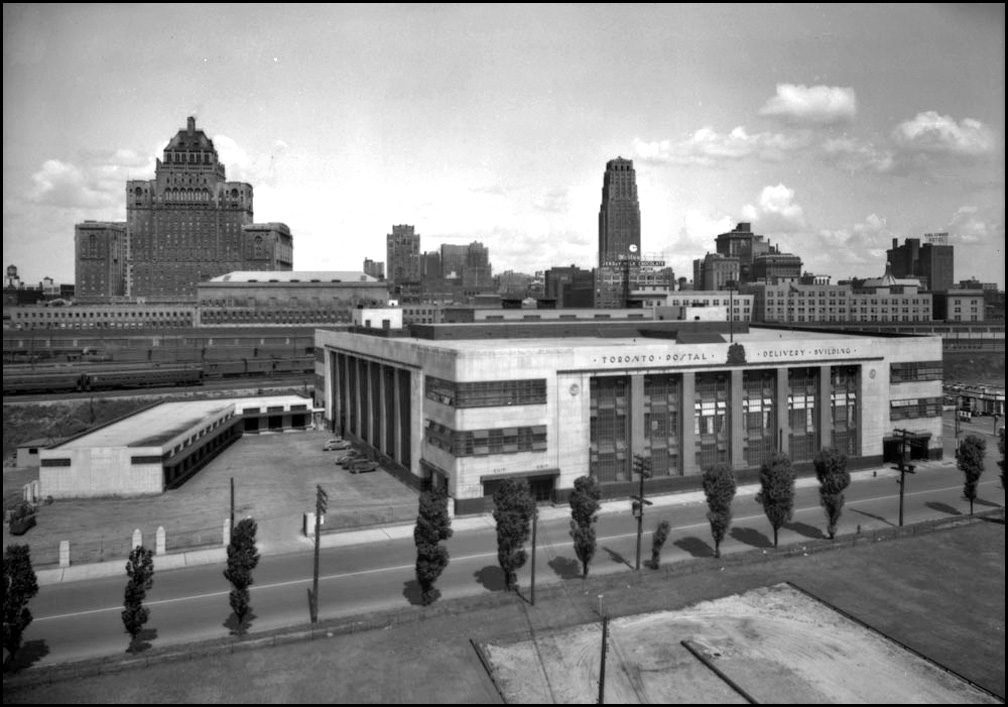 Toronto Postal Delivery Building 1944.jpg
