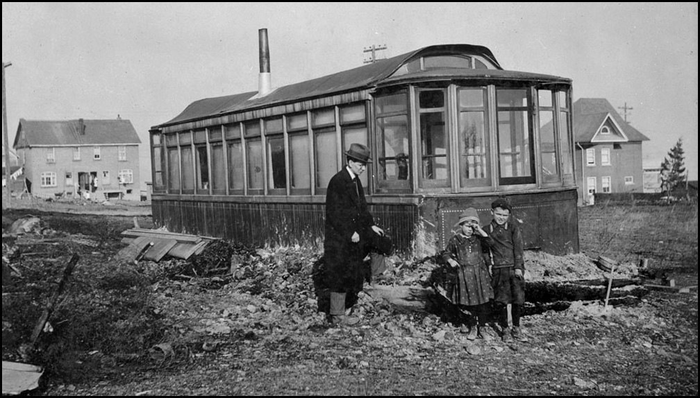 Toronto street car used for home in Haileybury, Ont. 1922 LAC.jpg