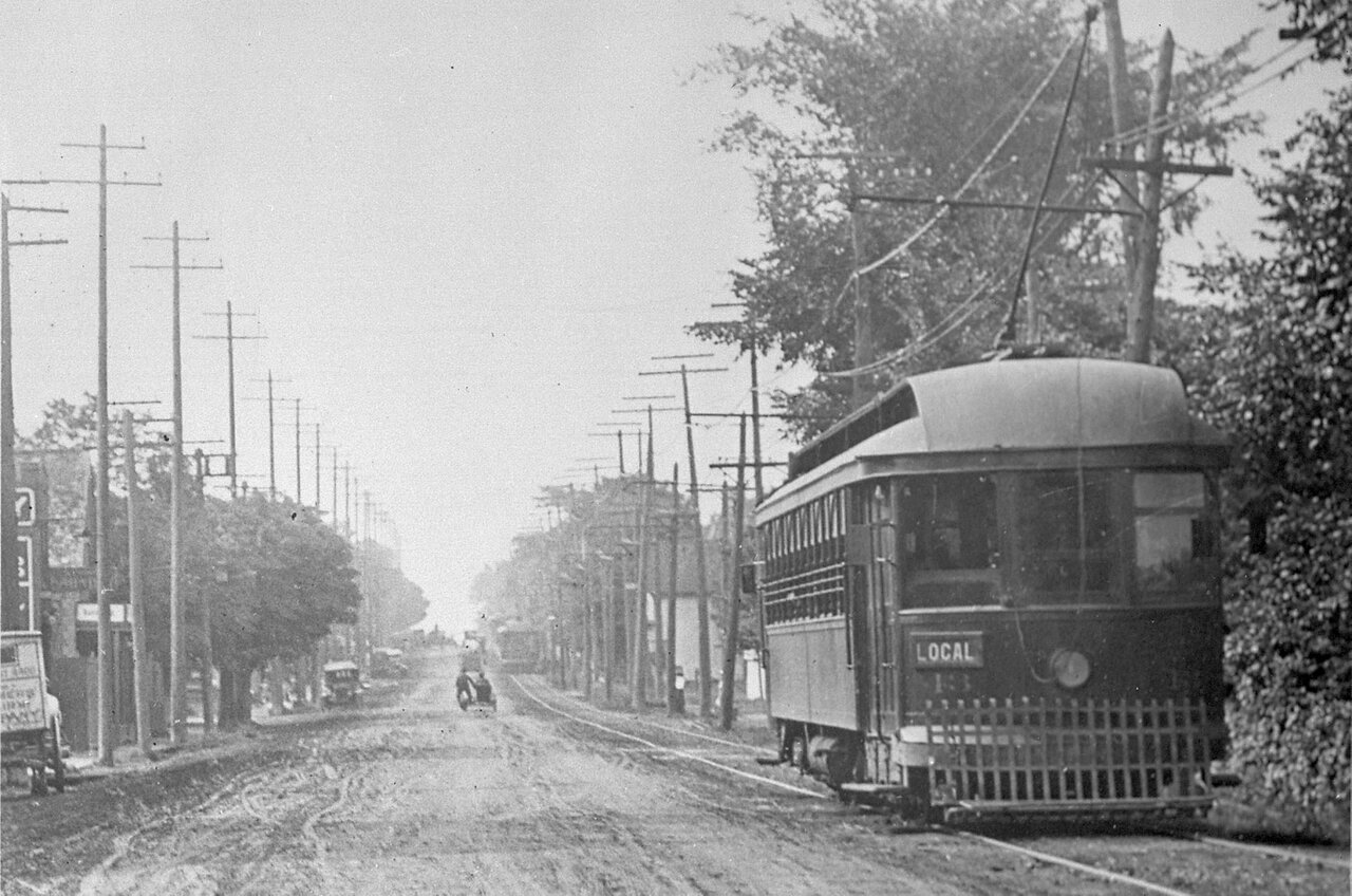 Toronto_and_York_Radial_Railway_YONGE_ST.,_ST._CLAIR_AVE._TO_YONGE_BLVD.,_looking_s._at_Sherwo...jpg