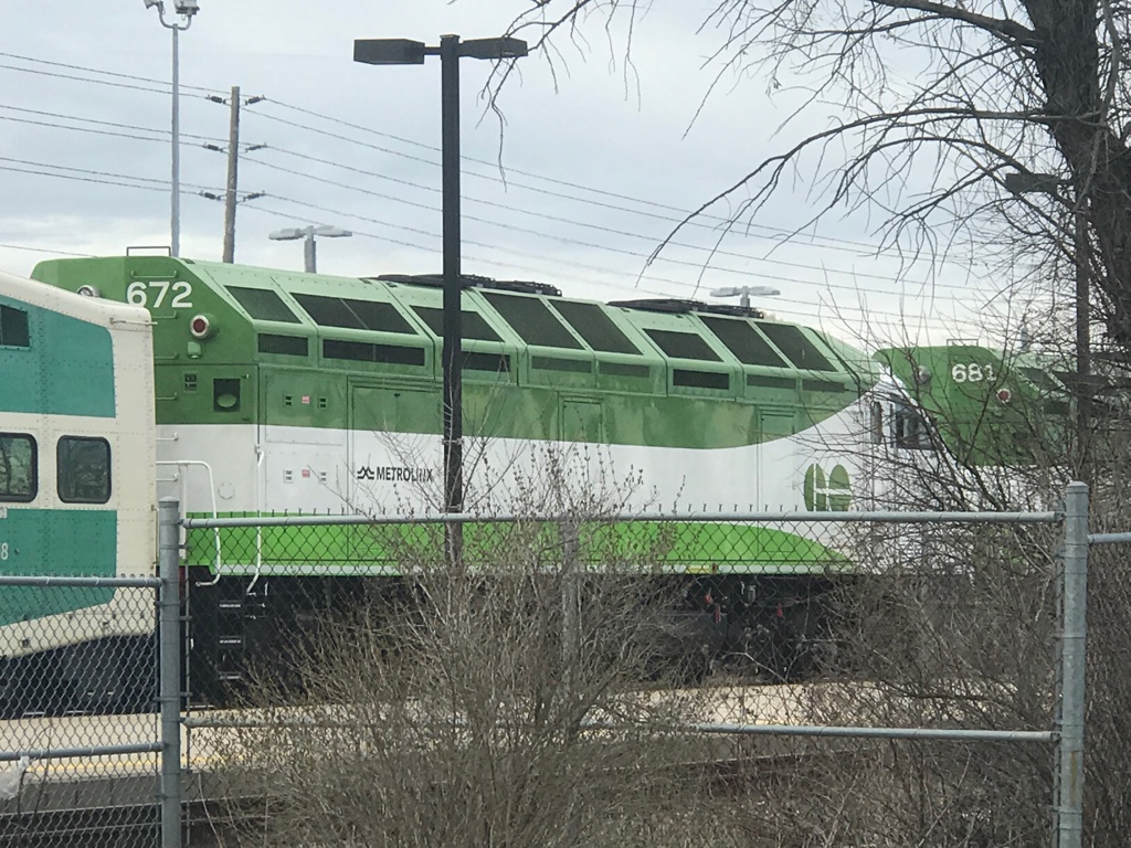 183043