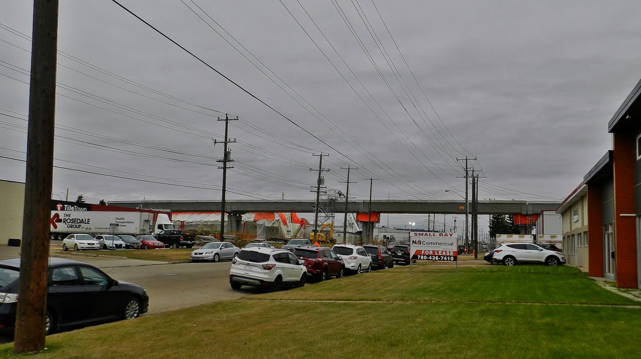 Valley Line @ Cornet Rd & Argyll 2019-10-24 002.JPG