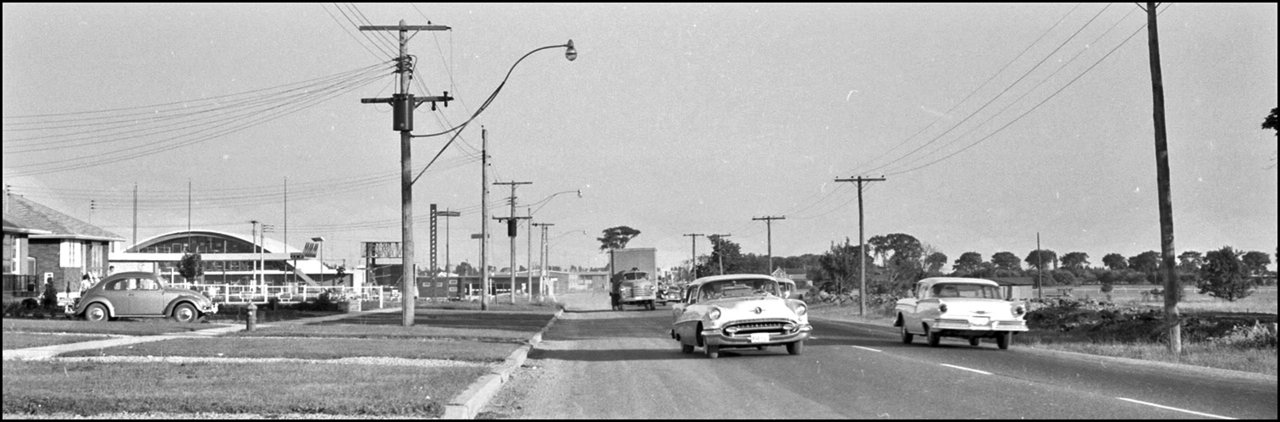 Victoria Park Avenue, looking south towards Ellesmere   1958   TPL.jpg