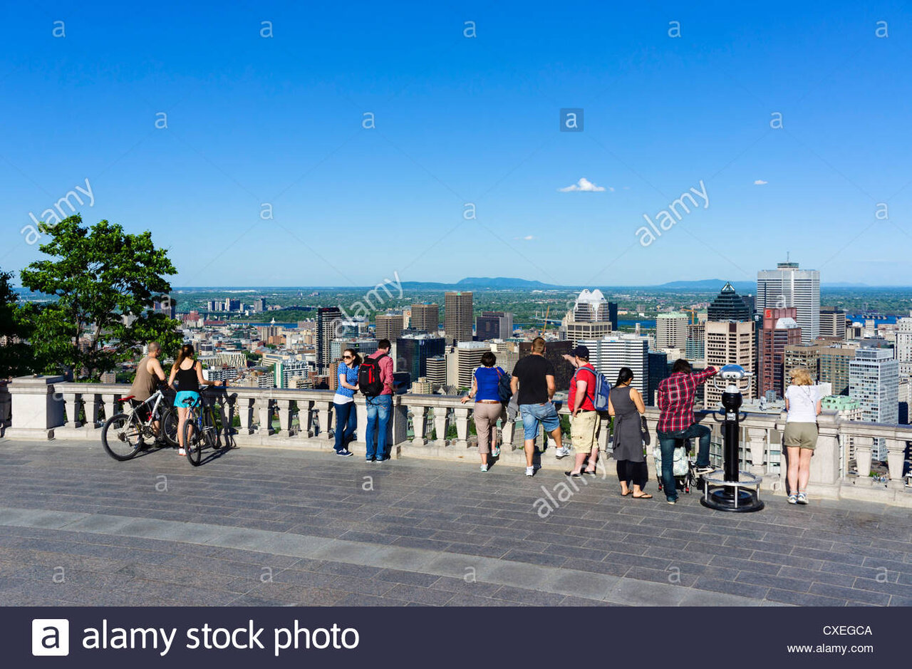 view-of-city-from-kondiaronk-scenic-lookout-at-chalet-du-mont-real-CXEGCA.jpg