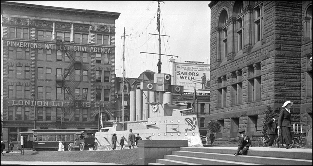 Warship on lawn at City Hall during Sailor's Week 1918 LAC.jpg