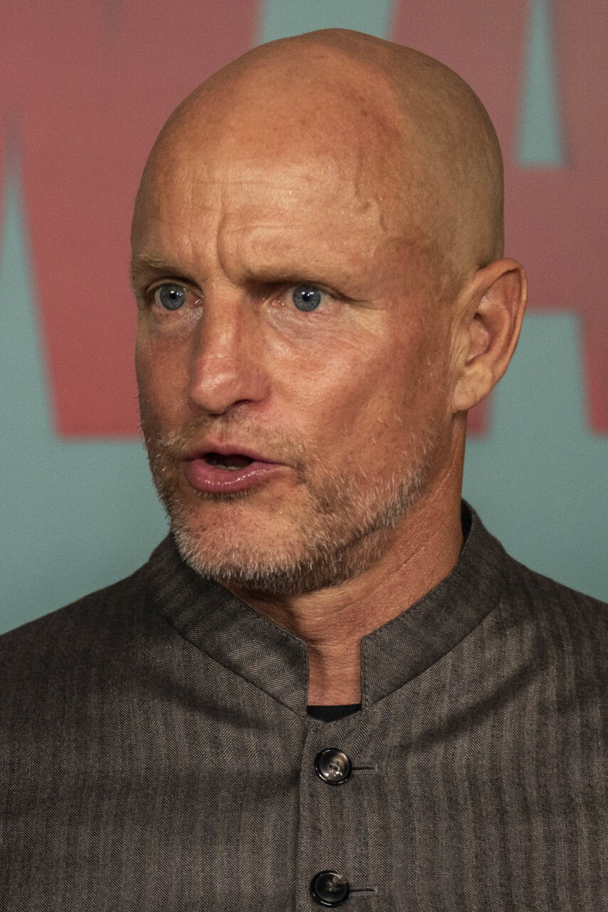 Woody_Harrelson_191020-N-NU281-1028_(cropped).jpg