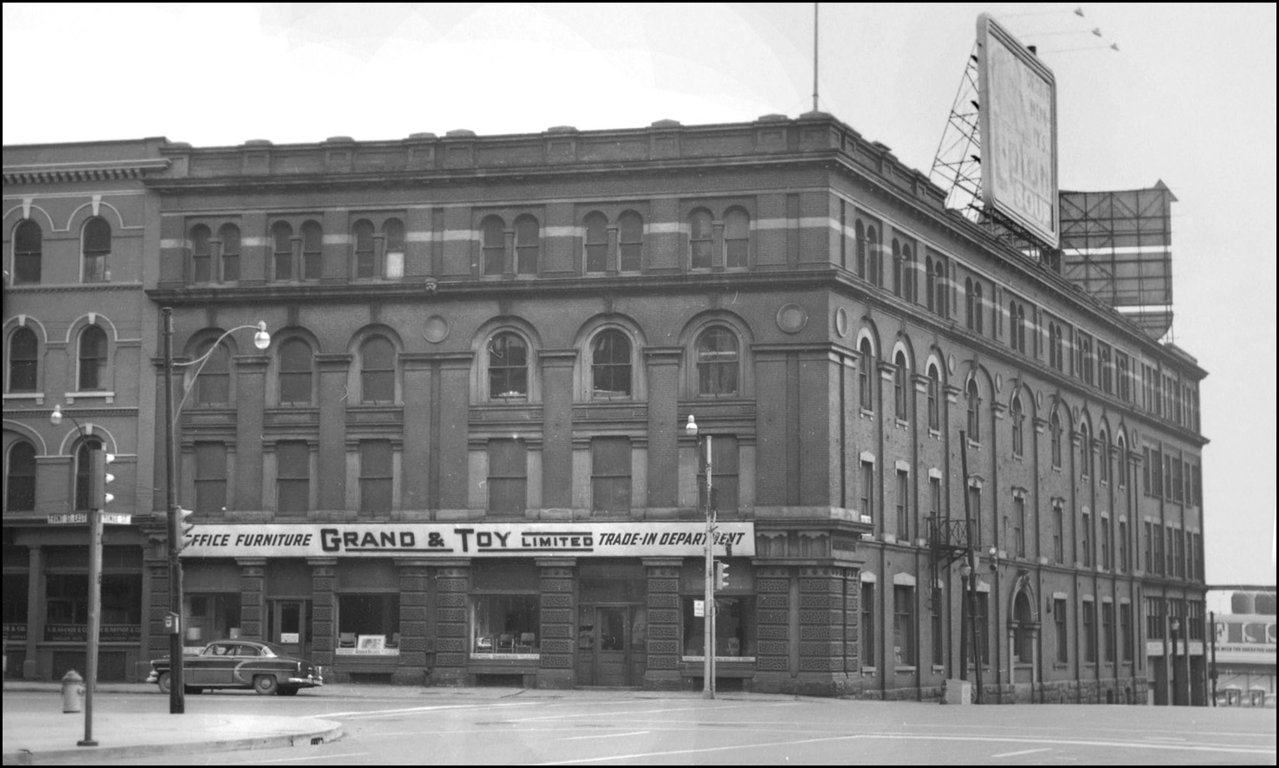 Yonge-Front S-E corner 1955 TPL.jpg