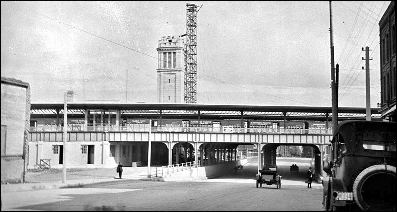 Yonge Street subway and the C.P. Station 1916 LAC.jpg